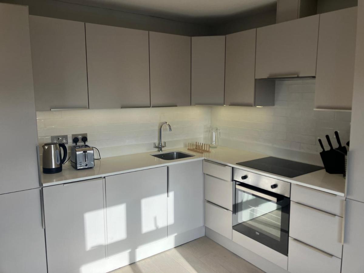 Stylish 1 Bed Flat With Private Terrace In Wimbledon - 3 The Queens London Eksteriør bilde